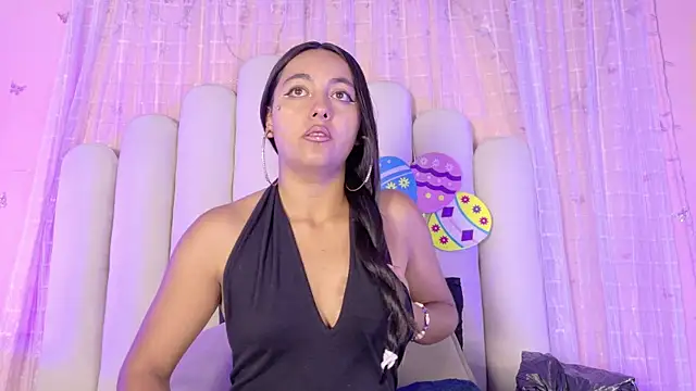 Snapshot of Hollyyqueen_ chatting on 23, 6, 2026 Hollyyqueen online show from 23, 6, 2026