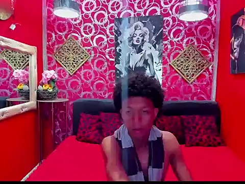 Snapshot of skinny20boy chatting on 10, 7, 2026 skinny20boy online show from 10, 7, 2026