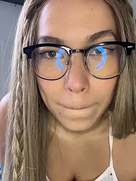 Snapshot of Mileyjenner1 chatting on 8, 5, 2026 Mileyjenner1 online show from 8, 5, 2026