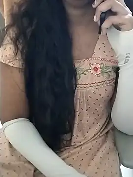 Snapshot of silksmitha- chatting on 9, 6, 2026 silksmitha- online show from 9, 6, 2026