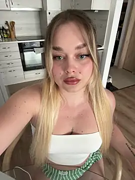 Snapshot of lilixcake chatting on 8, 5, 2026 lilixcake online show from 8, 5, 2026
