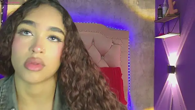 Snapshot of CamilaFlirt chatting on 4, 6, 2026 CamilaFlirt online show from 4, 6, 2026