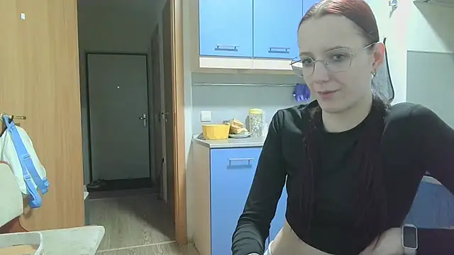 Snapshot of Lucy_Crystal chatting on 7, 5, 2026 Lucy Crystal online show from 7, 5, 2026