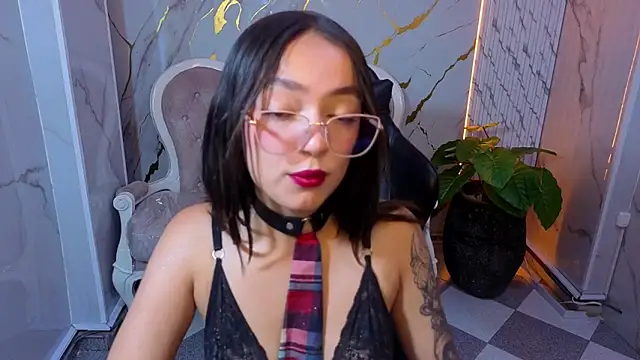 Snapshot of Cinnamon_b chatting on 15, 5, 2026 Cinnamon b online show from 15, 5, 2026