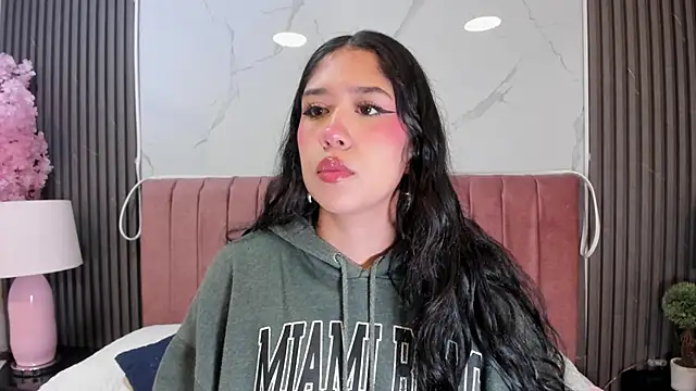 Hanna Thorne online show from 18, 6, 2026