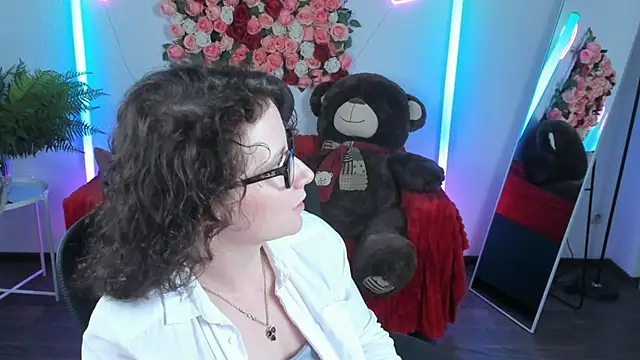 Snapshot of AureliaGleam chatting on 9, 5, 2026 AureliaGleam online show from 9, 5, 2026