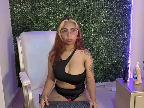Snapshot of Katy_love222 chatting on 15, 5, 2026 Katy love222 online show from 15, 5, 2026