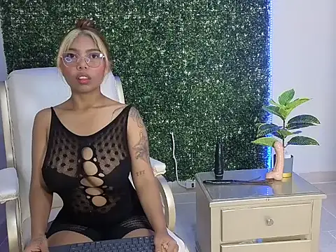 Snapshot of Katy_love222 chatting on 20, 5, 2026 Katy love222 online show from 20, 5, 2026