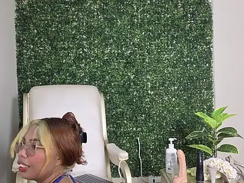 Snapshot of Katy_love222 chatting on 25, 5, 2026 Katy love222 online show from 25, 5, 2026
