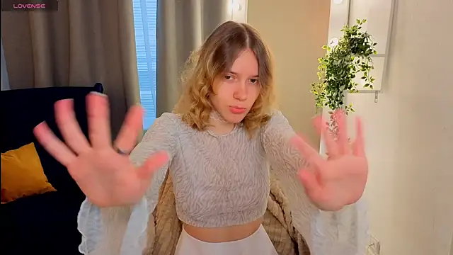 Snapshot of MilanaRayy chatting on 13, 6, 2026 MilanaRayy online show from 13, 6, 2026