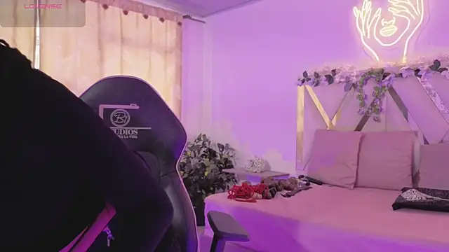 CRISTALBROKE TAY online show from 24, 6, 2026