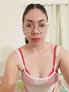Mia essence online show from 30, 6, 2026