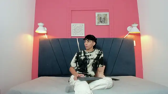 Snapshot of ero_boy40 chatting on 23, 5, 2026 ero boy40 online show from 23, 5, 2026