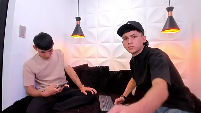 Snapshot of Matiuss_and_Tonnycam chatting on 8, 5, 2026 Matiuss and Tonnycam online show from 8, 5, 2026
