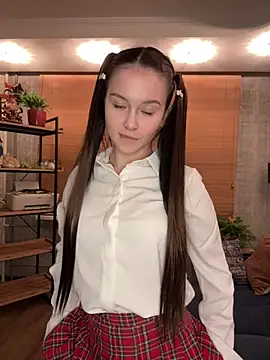 EvaHearts online show from 9, 5, 2026