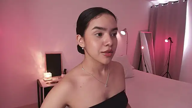 Snapshot of fluffylips chatting on 4, 7, 2026 fluffylips online show from 4, 7, 2026