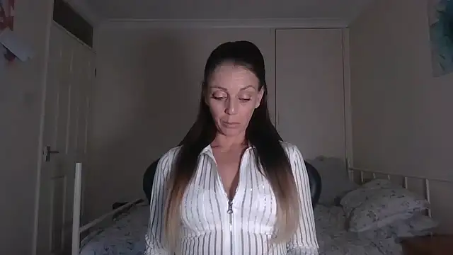 LouiseLovell online show from 17, 5, 2026