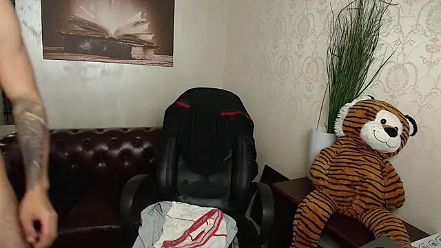 Snapshot of TroyWadee chatting on 16, 5, 2026 TroyWadee online show from 16, 5, 2026