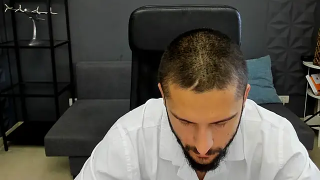 Snapshot of TroyWadee chatting on 26, 6, 2026 TroyWadee online show from 26, 6, 2026