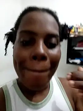 Snapshot of momspretty chatting on 9, 5, 2026 momspretty online show from 9, 5, 2026
