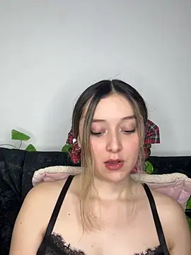Sarisloves online show from 24, 6, 2026