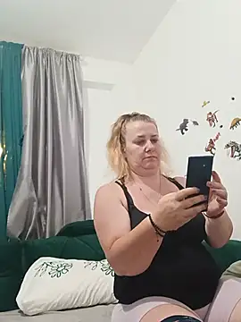 Snapshot of JuliaBestX chatting on 25, 6, 2026 JuliaBestX online show from 25, 6, 2026
