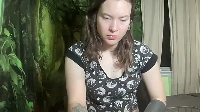 Snapshot of mo0ngoddess chatting on 25, 11, 2025 mo0ngoddess online show from 25, 11, 2025