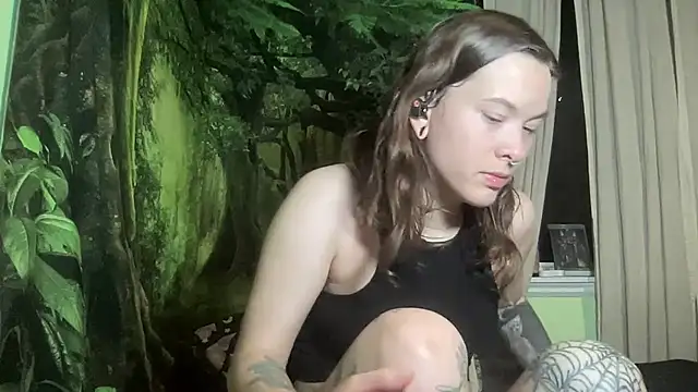 Snapshot of mo0ngoddess chatting on 5, 12, 2025 mo0ngoddess online show from 5, 12, 2025