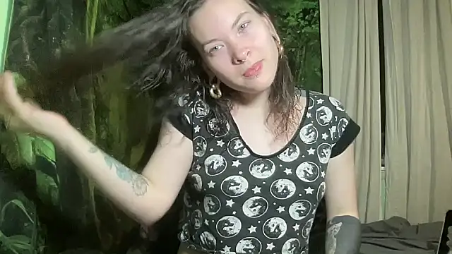 Snapshot of mo0ngoddess chatting on 6, 1, 2026 mo0ngoddess online show from 6, 1, 2026