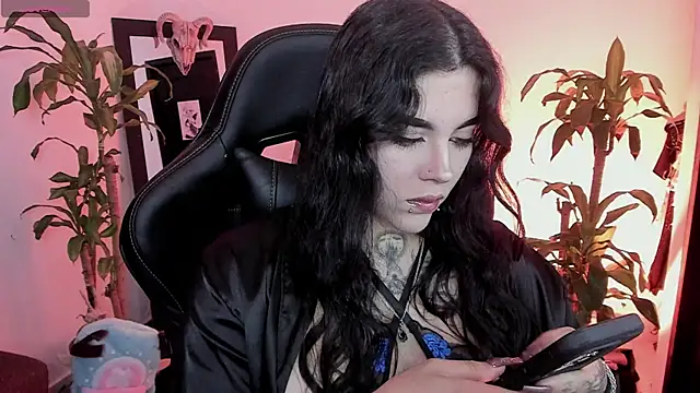 Snapshot of MissCharlottte_18 chatting on 25, 6, 2026 MissCharlottte 18 online show from 25, 6, 2026