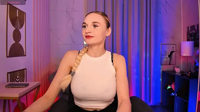 Snapshot of Mila__Lux chatting on 10, 7, 2026 Mila Lux online show from 10, 7, 2026