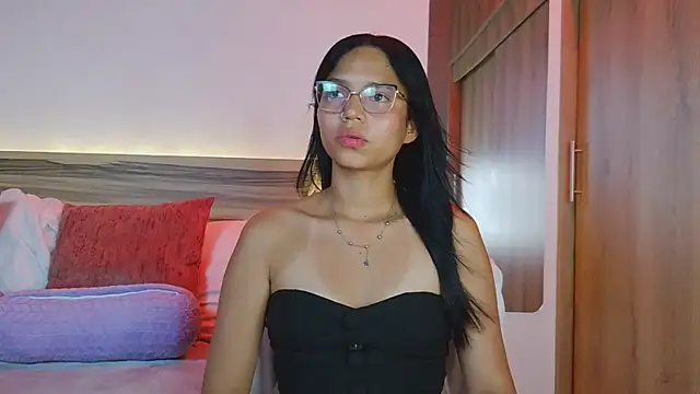 Snapshot of Evalune_ chatting on 26, 6, 2026 Evalune online show from 26, 6, 2026