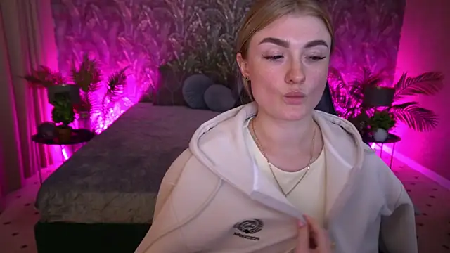 Lolly Rosee online show from 19, 5, 2026