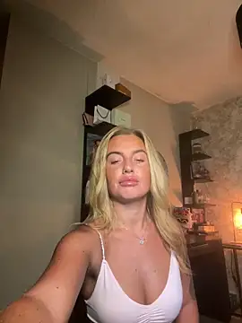 Snapshot of CharlottemilfUKx chatting on 25, 5, 2026 CharlottemilfUKx online show from 25, 5, 2026