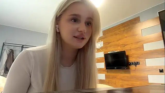 Snapshot of TiffanieSluyter chatting on 14, 5, 2026 TiffanieSluyter online show from 14, 5, 2026