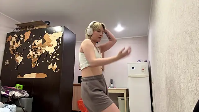 CuteLilit online show from 7, 6, 2026
