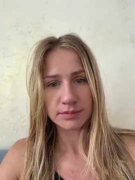 Snapshot of AnnaMist_ chatting on 7, 7, 2026 AnnaMist online show from 7, 7, 2026