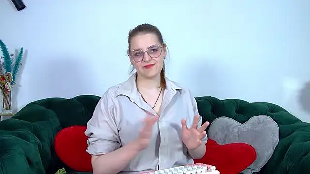 Snapshot of AlexaAvery chatting on 23, 5, 2026 AlexaAvery online show from 23, 5, 2026