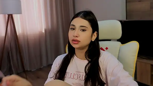 honeylanaa online show from 18, 6, 2026