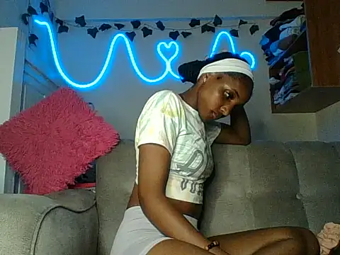 Snapshot of Velvet_peach chatting on 4, 7, 2026 Velvet peach online show from 4, 7, 2026
