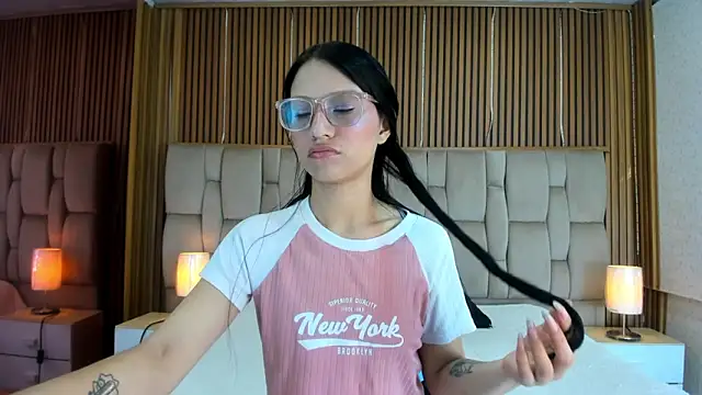 Snapshot of SophiieCalloway1 chatting on 23, 5, 2026 SophiieCalloway1 online show from 23, 5, 2026