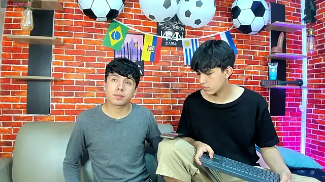 Snapshot of Hoot_boyss_ chatting on 17, 6, 2026 Hoot boyss online show from 17, 6, 2026