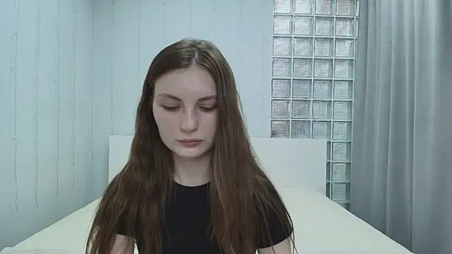 Shyly  Lisa online show from 13, 6, 2026