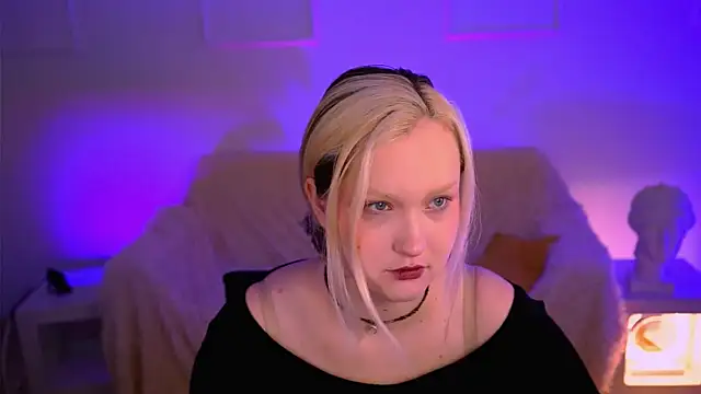 Snapshot of ViolettWoods chatting on 17, 6, 2026 ViolettWoods online show from 17, 6, 2026