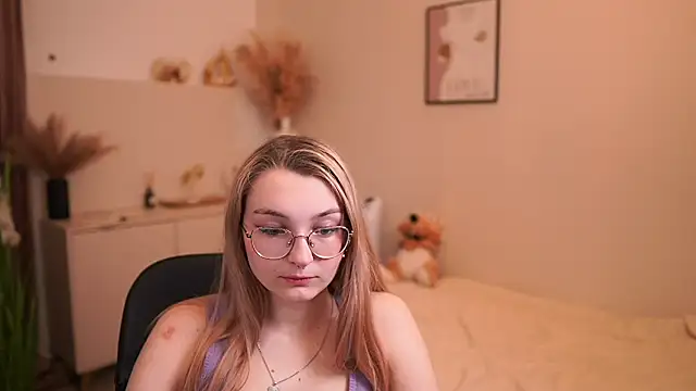 Snapshot of Sophielux18 chatting on 20, 5, 2026 Sophielux18 online show from 20, 5, 2026