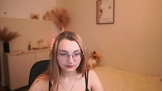 Snapshot of Sophielux18 chatting on 21, 5, 2026 Sophielux18 online show from 21, 5, 2026