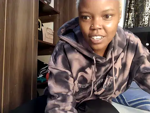 Empressvee25 online show from 17, 5, 2026