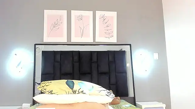 zoe curvyy online show from 5, 6, 2026