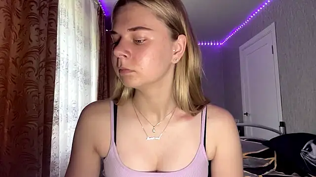 Snapshot of HoneysPiee chatting on 3, 7, 2026 HoneysPiee online show from 3, 7, 2026