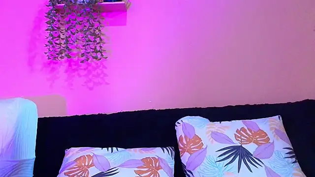 Lindaevans1 online show from 4, 7, 2026